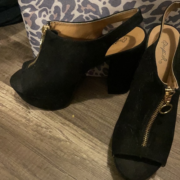 Qupid Black chunky heel, size 7 1/2.No rips or tears,great condition! - Picture 2 of 4